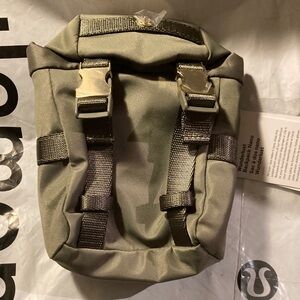 38$ new Lululemon wanderlust nano bayleaf gold clip backpack